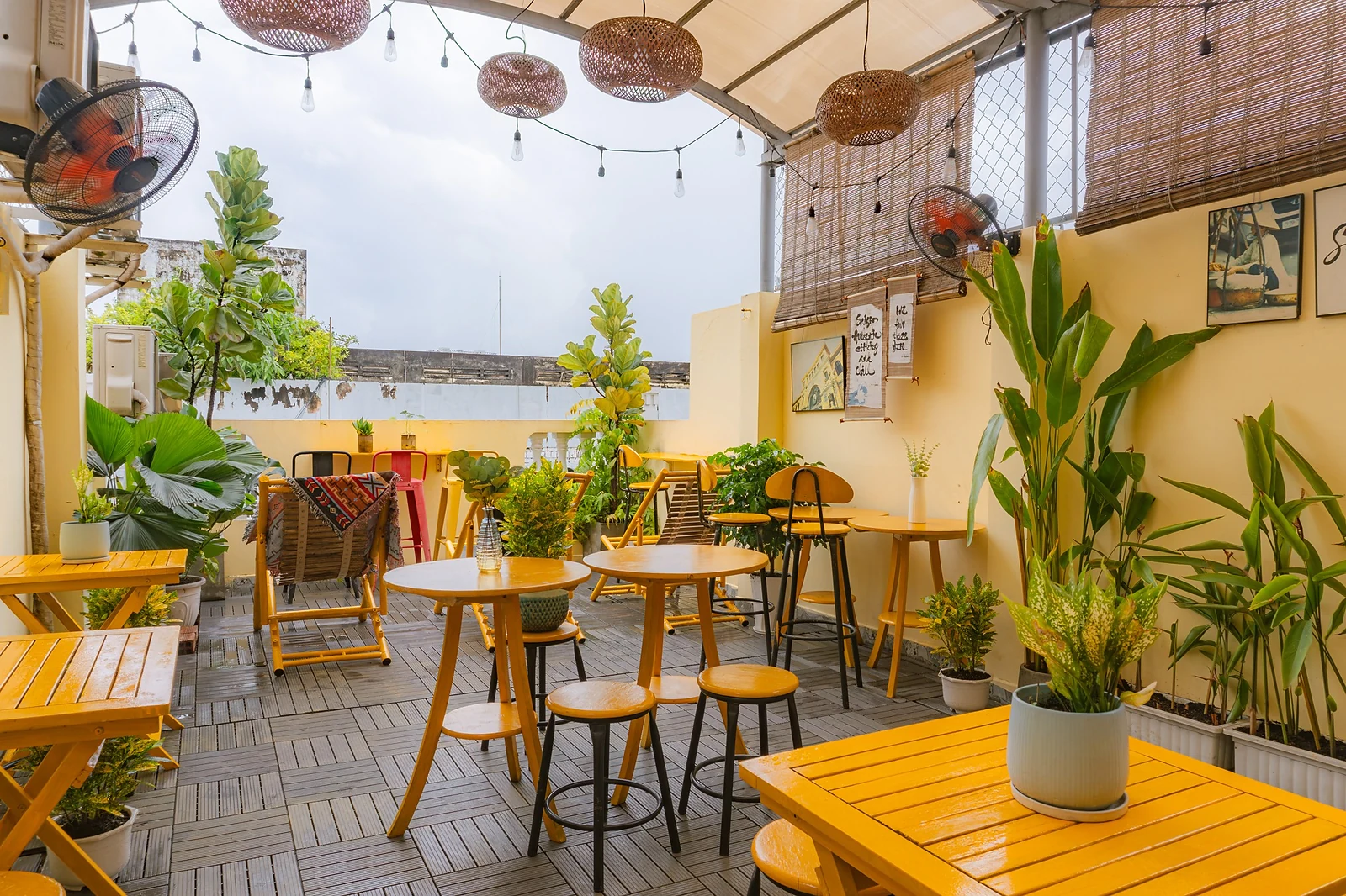 Saigon Authentic Hostel rooftop common area